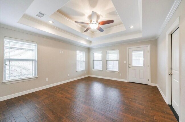 Building Photo - 115 Silverbell Cir