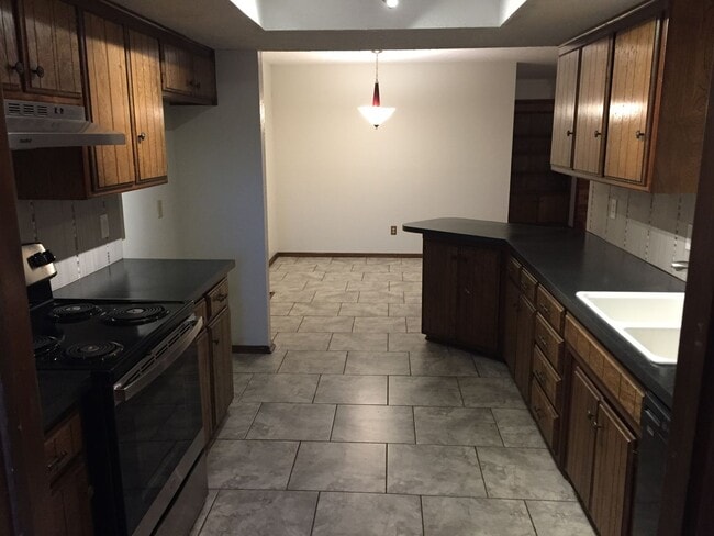 Building Photo - Spacious two bedroom two bath!