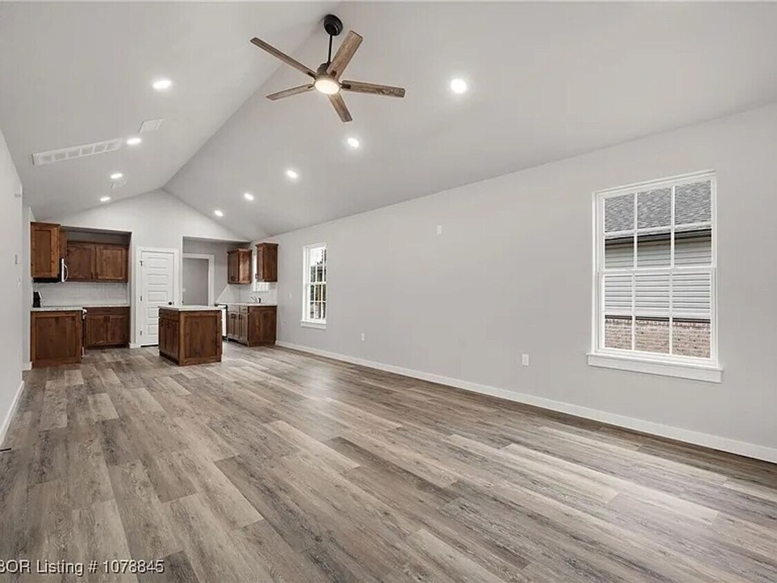 Building Photo - Three Bedroom/Two Bath Home