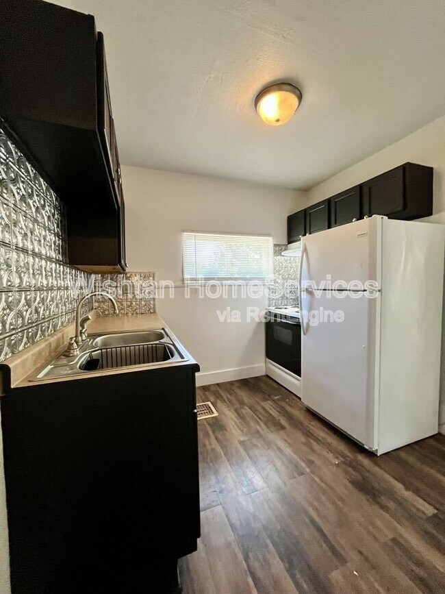 Foto del edificio - 322 S Madison St