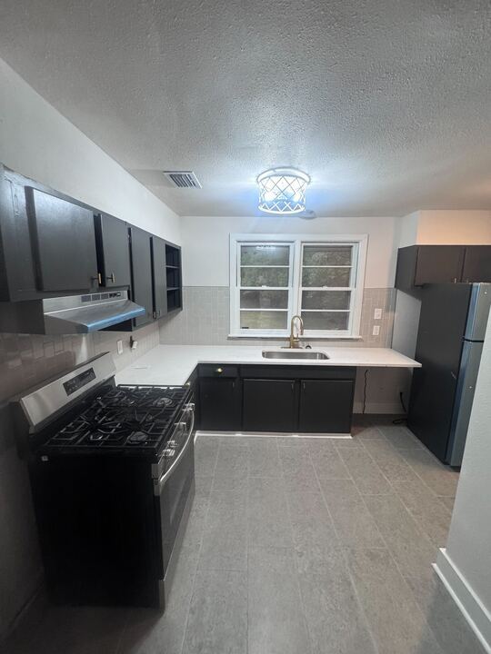 Foto del edificio - 4704 Belle Wood Dr S