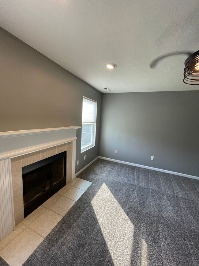 Building Photo - Franklin Twp - 3 BR home with loft