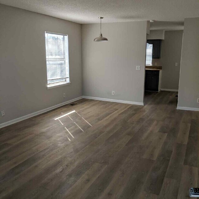 Building Photo - 3523 Magnum Dr