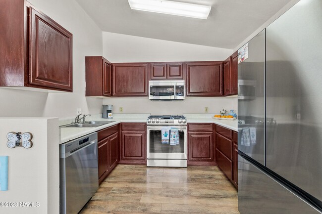 Foto del edificio - 1061 W Morse Ave