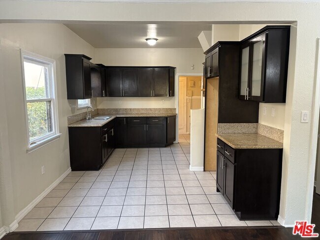 Foto del edificio - 2831 Potomac Ave