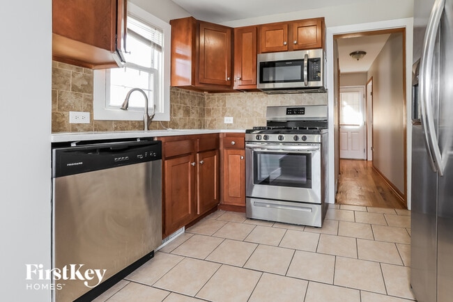 Building Photo - 509 E 161st Pl