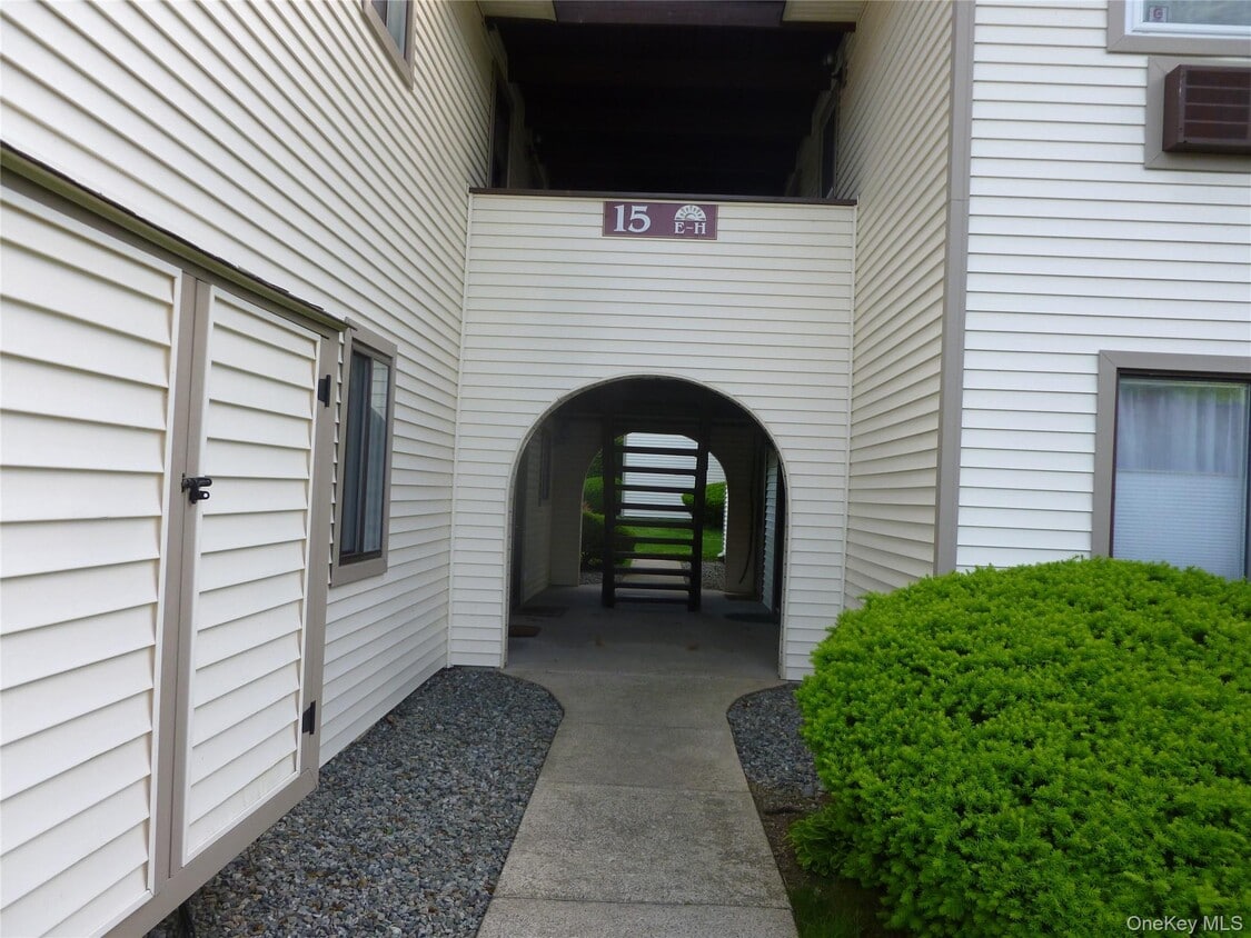 Primary Photo - 15 Club House Dr