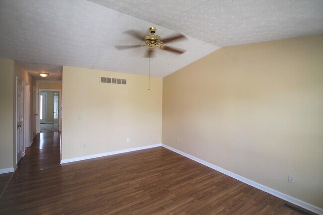 Building Photo - 106 Aubrey Dr