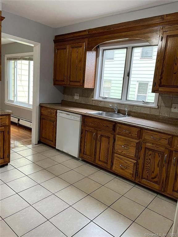 30 Tremont Ave Unit 1st, Bridgeport, CT 06606 Room for Rent in