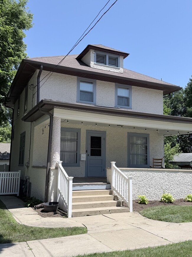 Building Photo - 124 E Sunnyside Ave