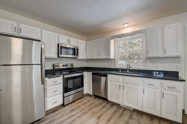 Building Photo - 1294 Sunfield St