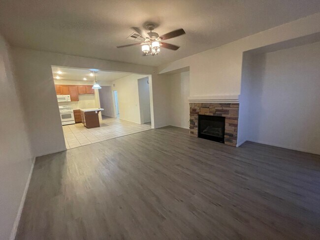 Foto del edificio - 14190 Blackstone St