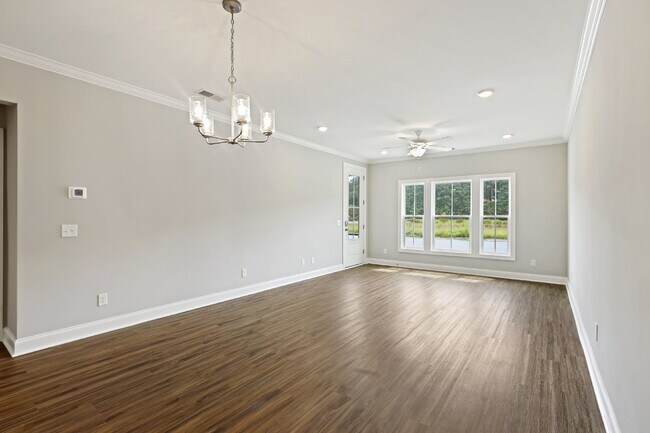 Foto del edificio - Spacious townhome with a wooded view! Spec...