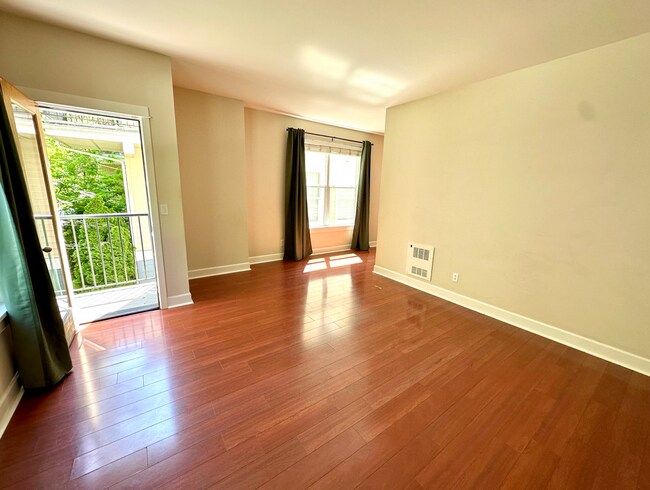 Foto del edificio - Spacious 3bed/3.5bath Townhome in West Sea...