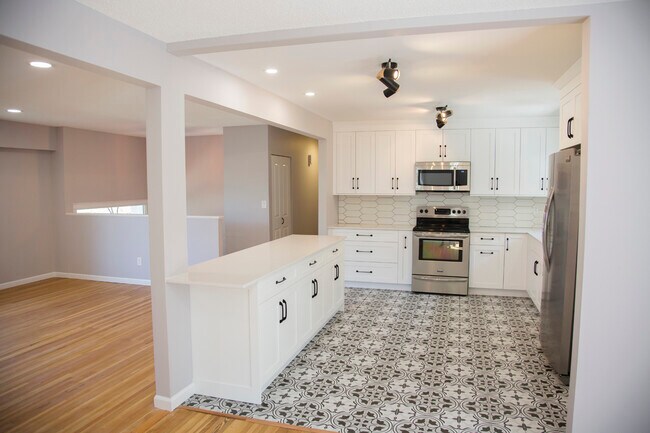 Building Photo - 2126 Elspeth Pl