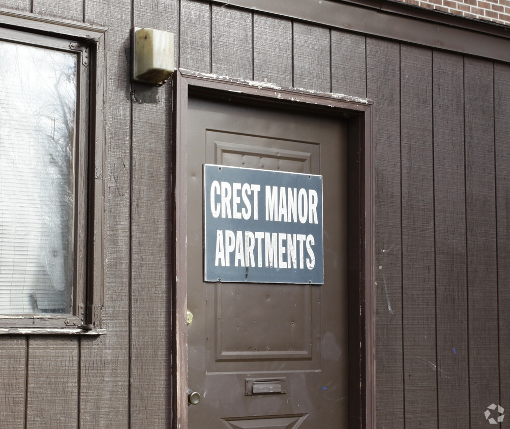 Building Photo - Crest Manor Apartments