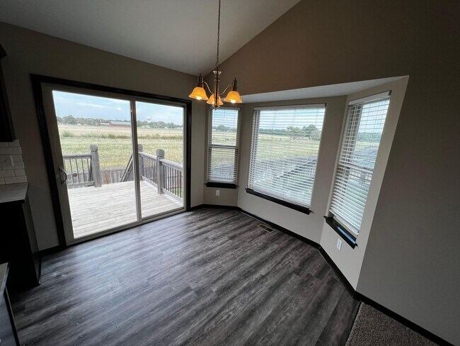 Foto del edificio - 2110/14 E Village Estates Dr