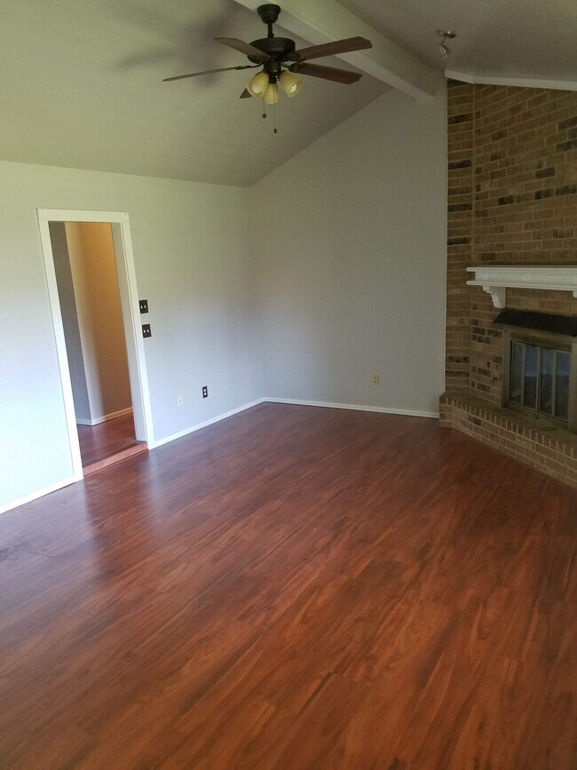 living room - 13105 Eastridge Dr