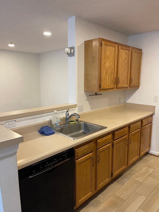 Building Photo - 1801 Snow Meadow Ln