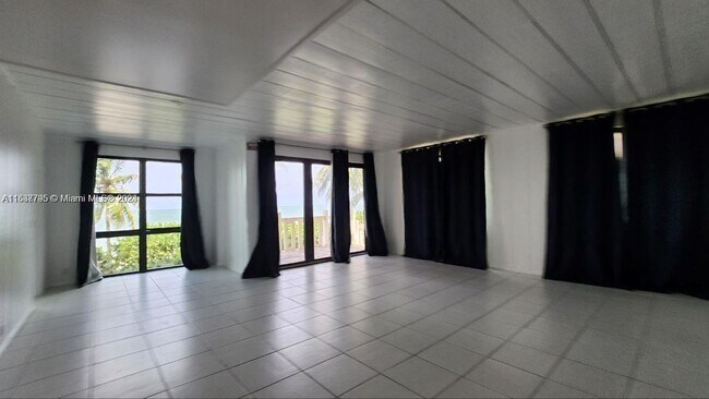Building Photo - 1111 Crandon Blvd