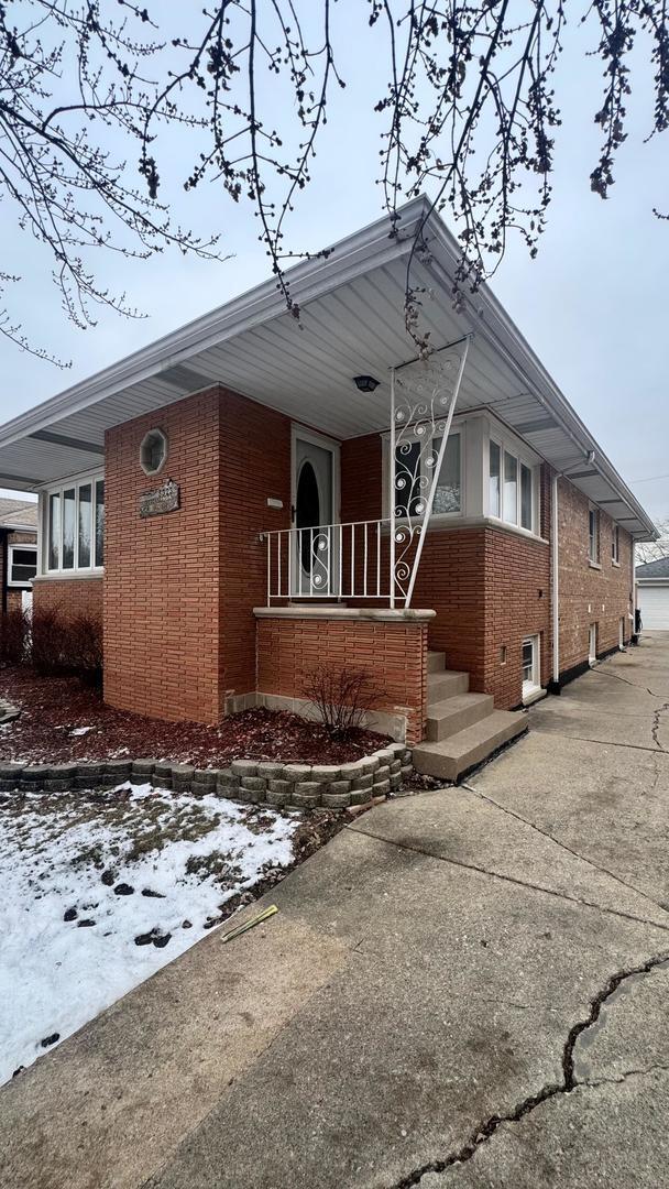 Building Photo - 5323 S Narragansett Ave