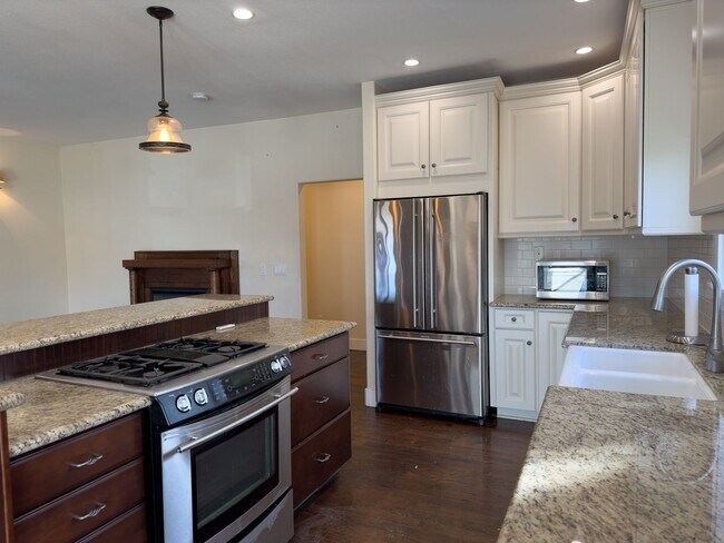 Foto del edificio - Charming 3-bedroom, 2-bathroom home in Tuk...