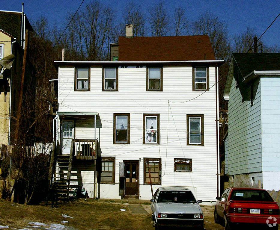 Alternate Building View 1 - 402 W Main St