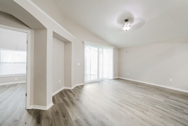 Foto del edificio - 5704 Hawkgrove Pl