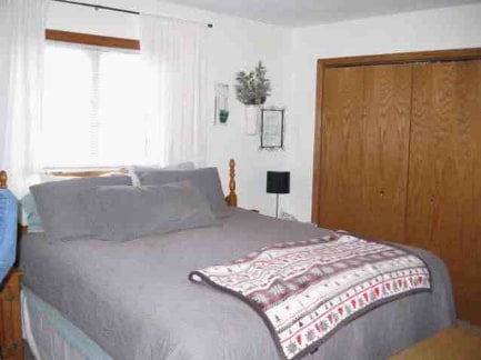 bedroom - 1810 Queensbury Dr