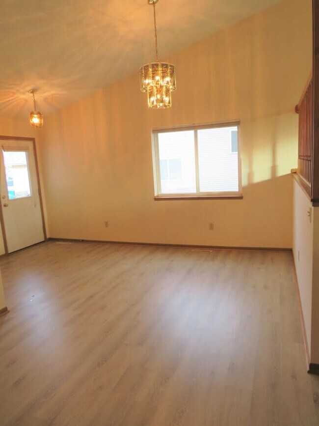 Building Photo - 5671 Gables Dr