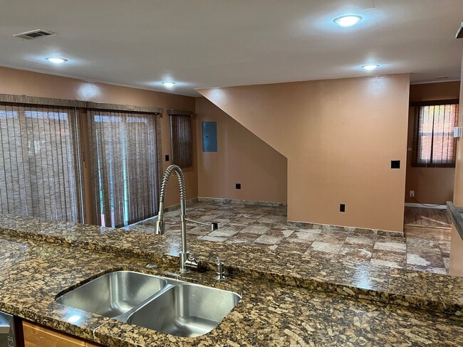 Foto del edificio - 1428 Chino St