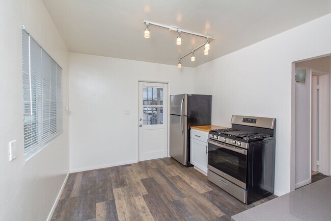 Foto del edificio - Refreshed 2 Bed/1 Bath Single Family Home ...