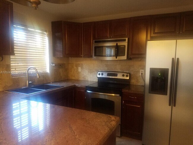 Foto del edificio - 1126 NE 209th Terrace