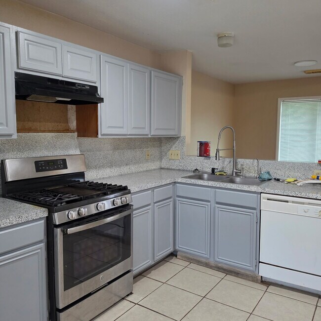Building Photo - 1806 Northcliff Pl