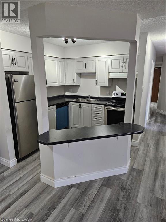Building Photo - 3085 Kingsway Dr