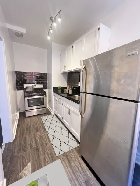 Building Photo - 687 Shatto Pl