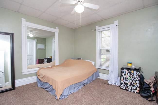 bedroom - 1003 Clay St