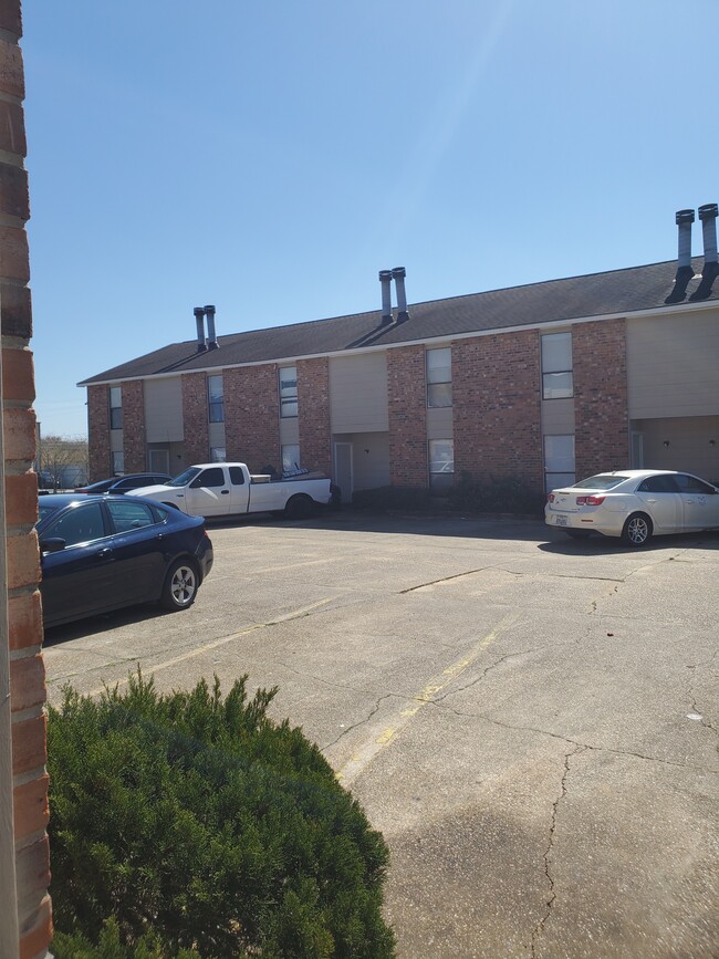 Building Photo - 1721 Ryder Dr