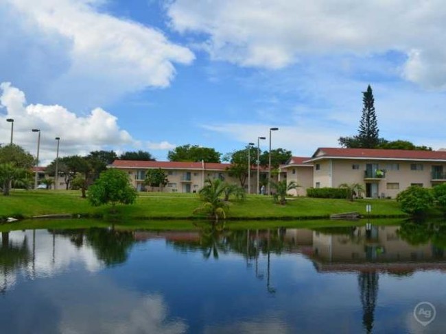 Building Photo - 5098 Island Club Dr