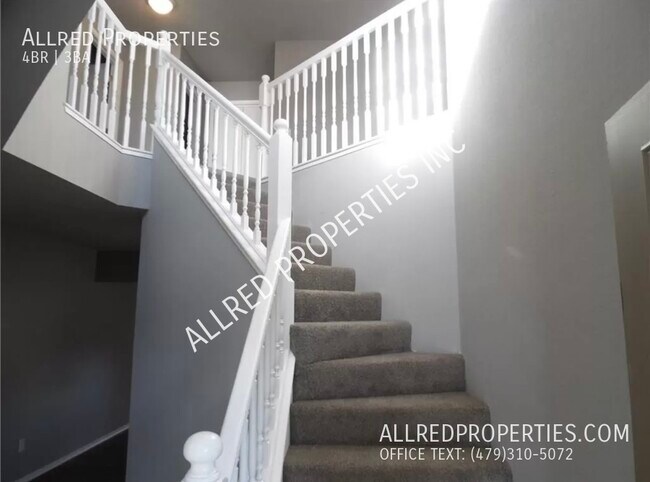 Building Photo - Beautiful Large Duplex in Fayetteville