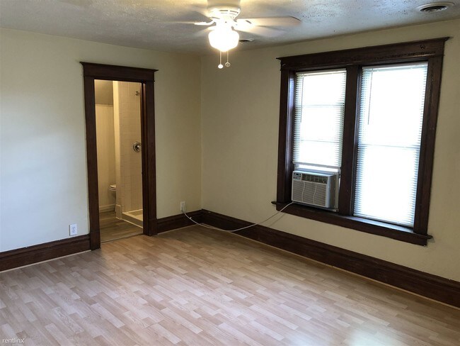 Foto del edificio - 2 br, 1 bath Flat - 321 N Main St Apt 3