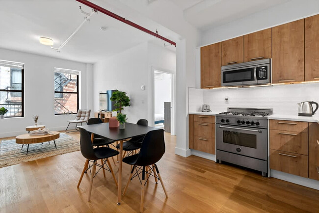 Foto del edificio - 517 W 45th St