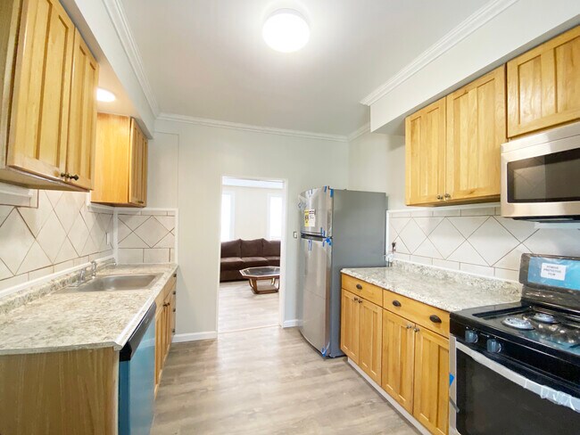 Foto del edificio - 12 Serrell Ave