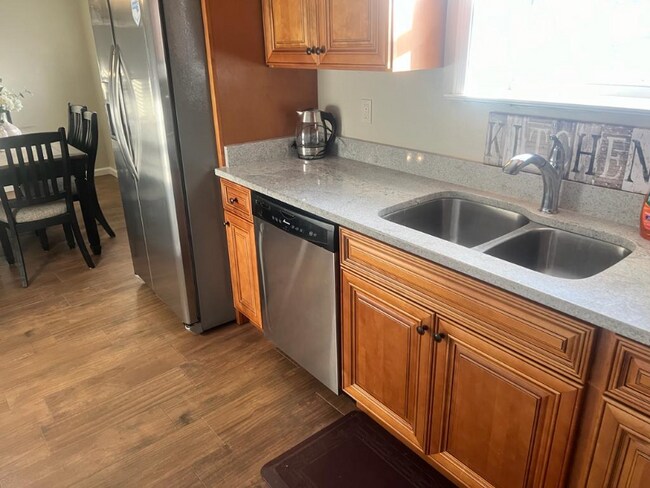 Foto del edificio - 3180 Wildwood Dr