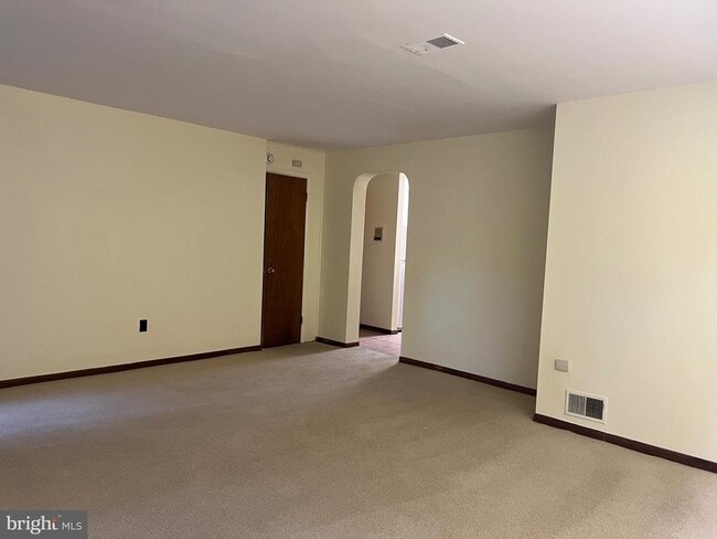 Building Photo - 707 Schindler Dr