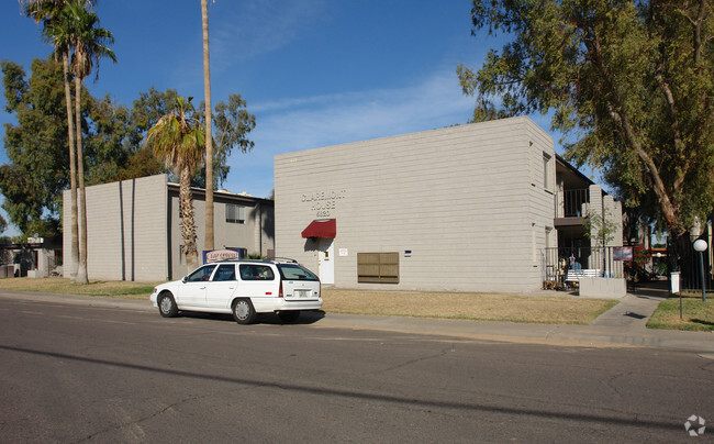 Building Photo - Claremont Apartments