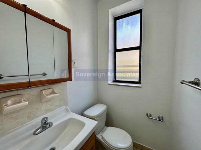 Building Photo - 122 La Salle Street