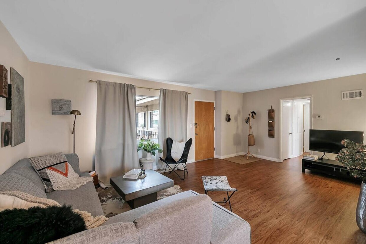 Living Room - 211 E California Ave