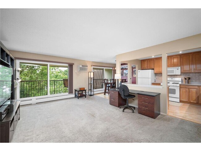 Foto del edificio - 4860 Park Commons Dr