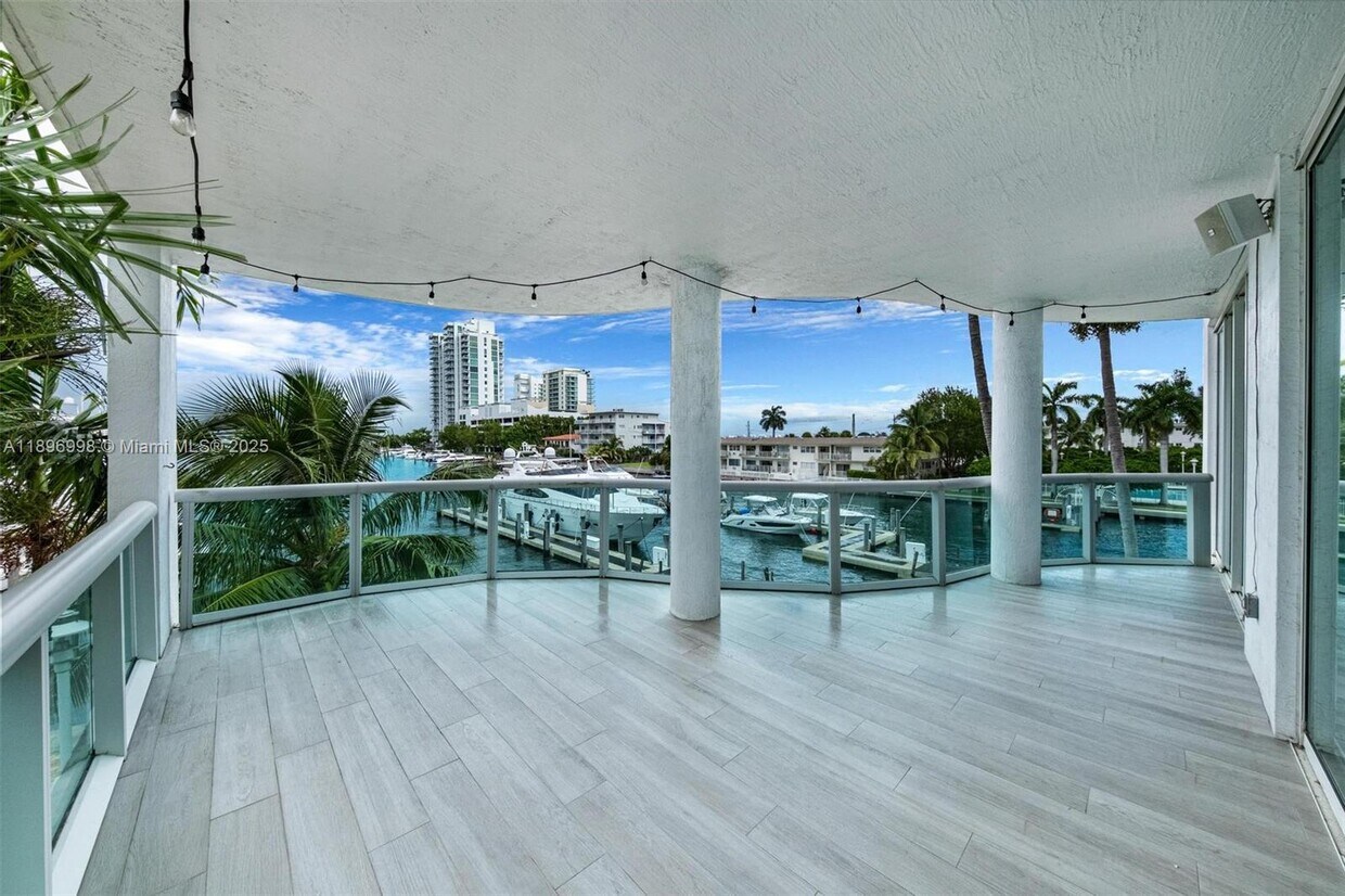 Foto principal - 7918 Harbor Island Dr